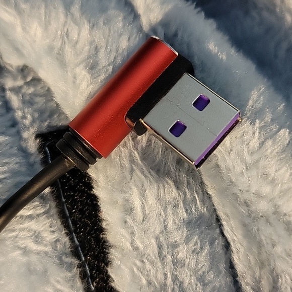 Heated Blanket with USB Connection (Battery Pack Not Included) Can Use Powerbank - Picture 10 of 16